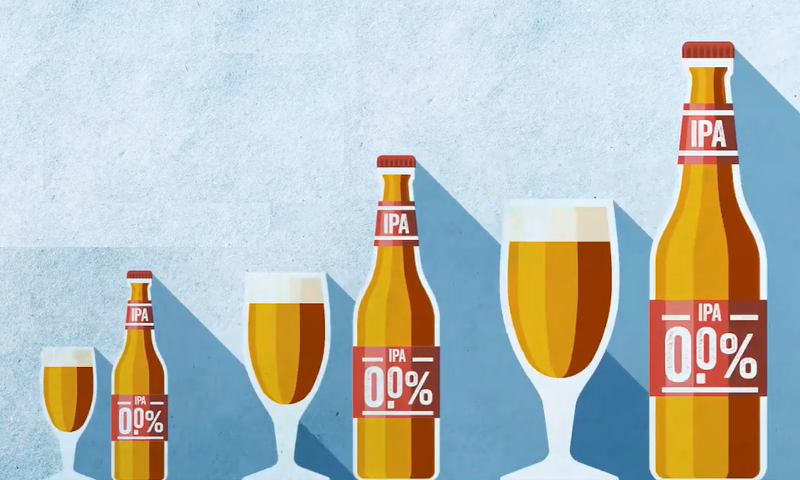 Drie alcoholvrije flesje en glazen bier op een rij als tekening